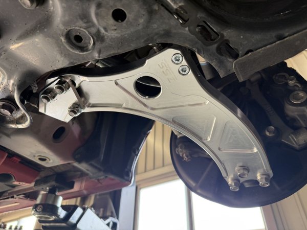 画像9: フロント ロアアーム (9)